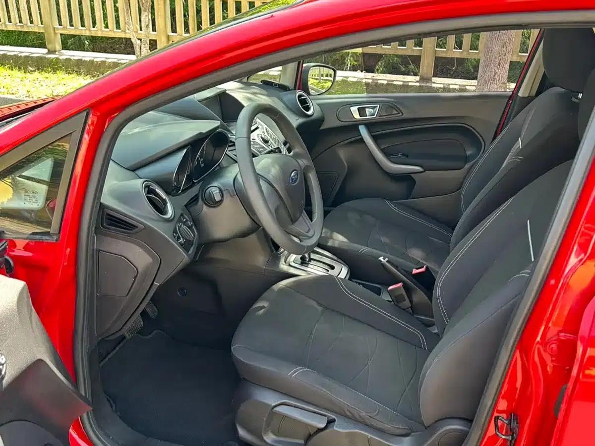 2013 Ford Fiesta Hatchback 1.5L Automatic Fashion Edition — миниатюра 5