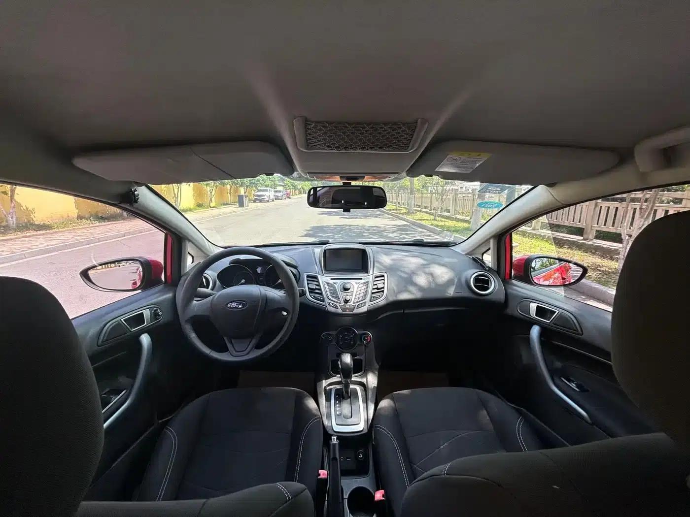 2013 Ford Fiesta Hatchback 1.5L Automatic Fashion Edition — миниатюра 7