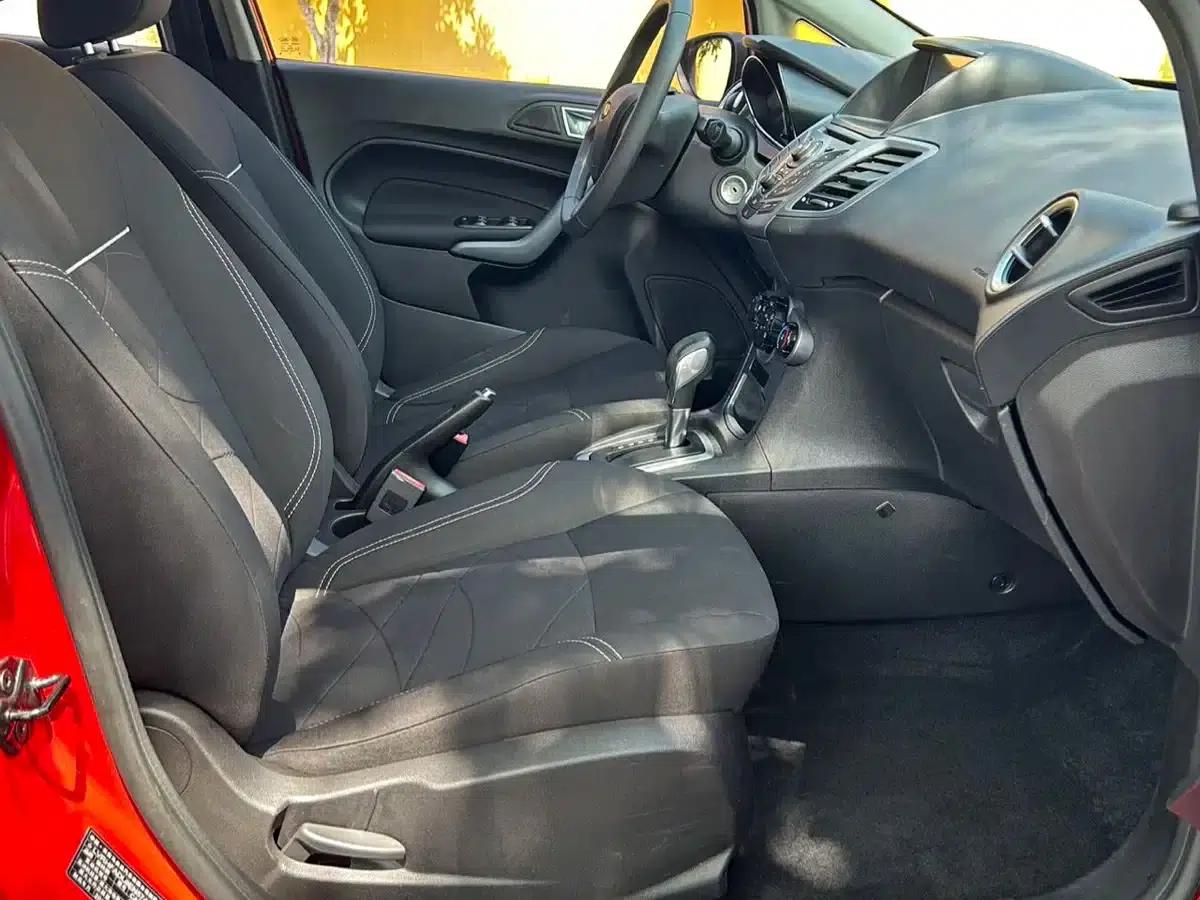 2013 Ford Fiesta Hatchback 1.5L Automatic Fashion Edition — миниатюра 8