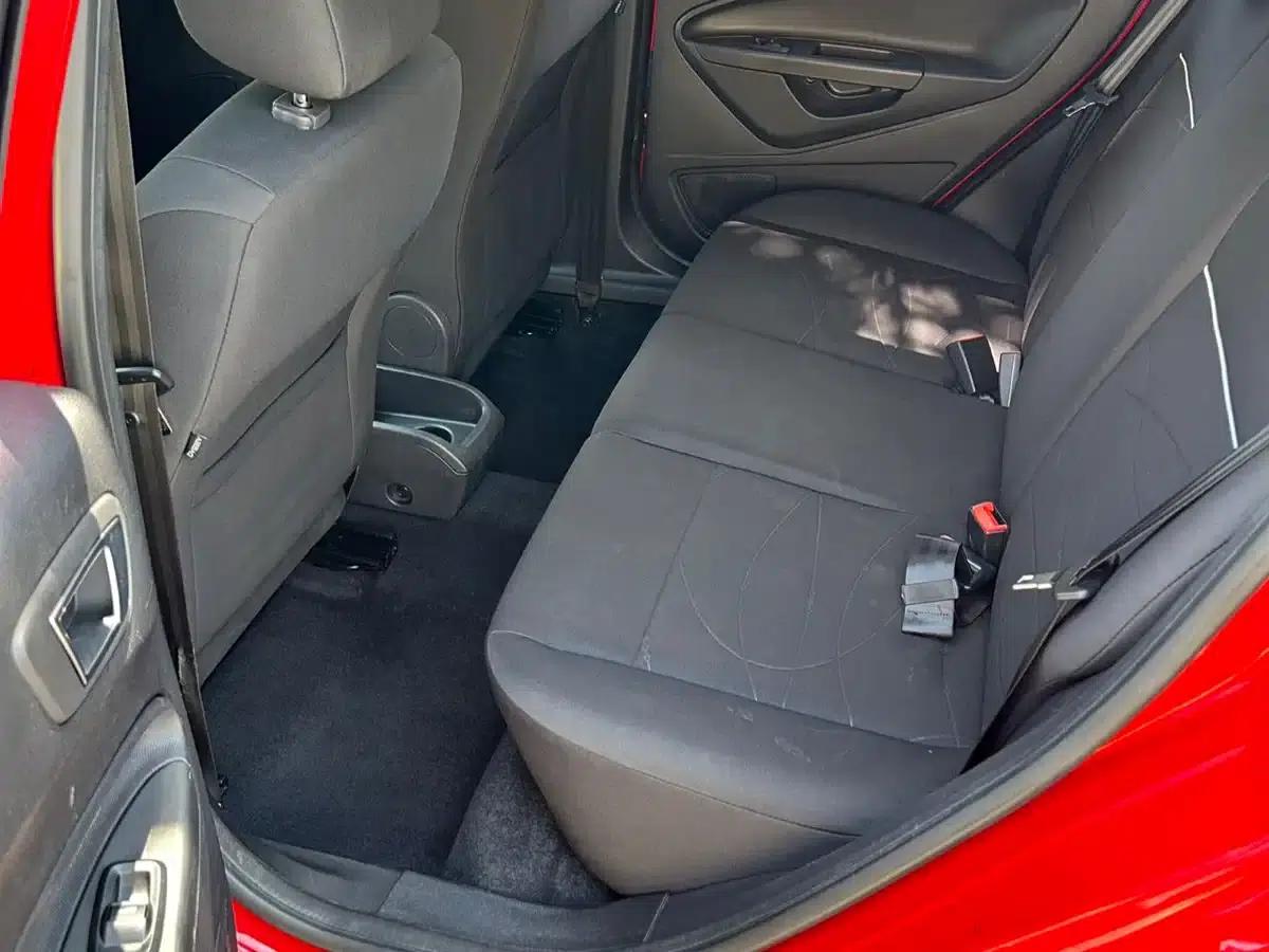 2013 Ford Fiesta Hatchback 1.5L Automatic Fashion Edition — миниатюра 10