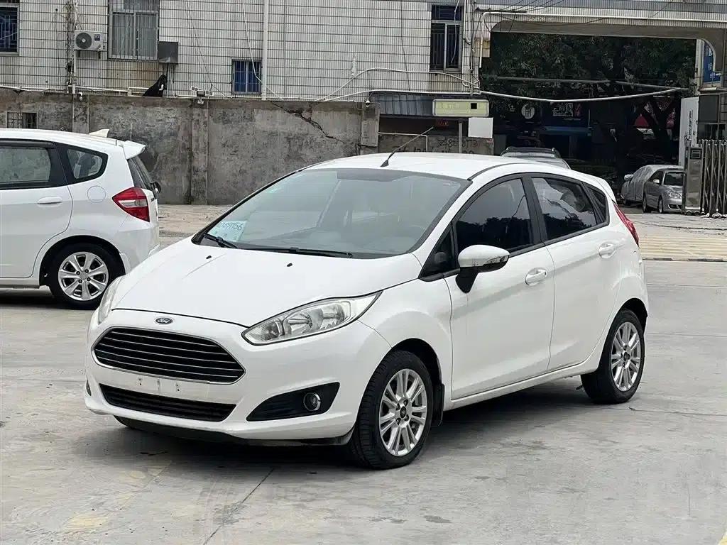 2013 Ford Fiesta Hatchback 1.5L Automatic Fashion Edition — миниатюра 1