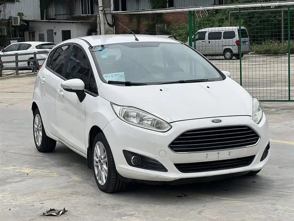 2013 Ford Fiesta Hatchback 1.5L Automatic Fashion Edition — миниатюра 2