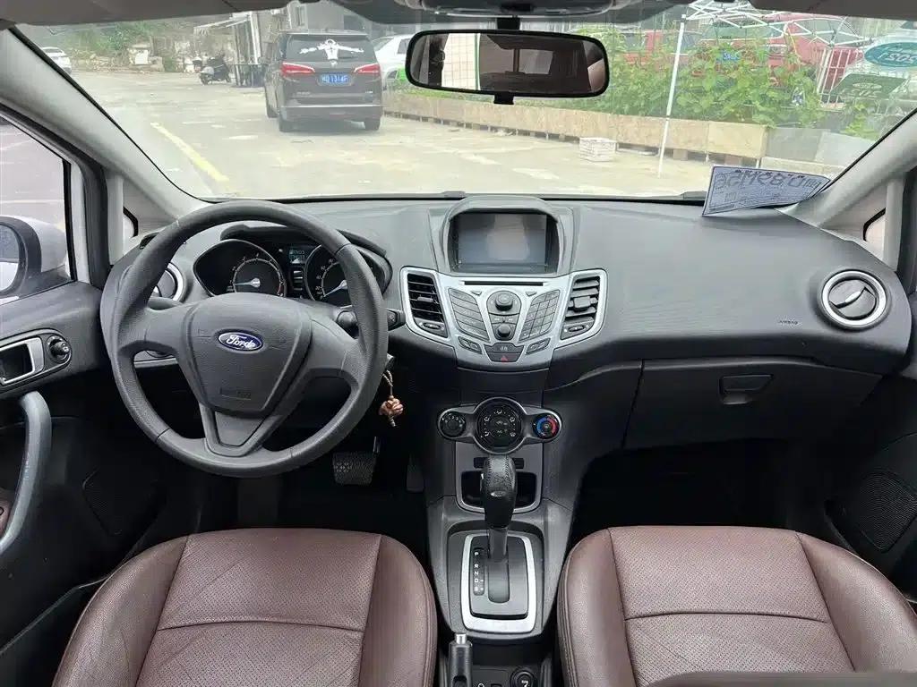 2013 Ford Fiesta Hatchback 1.5L Automatic Fashion Edition — миниатюра 7