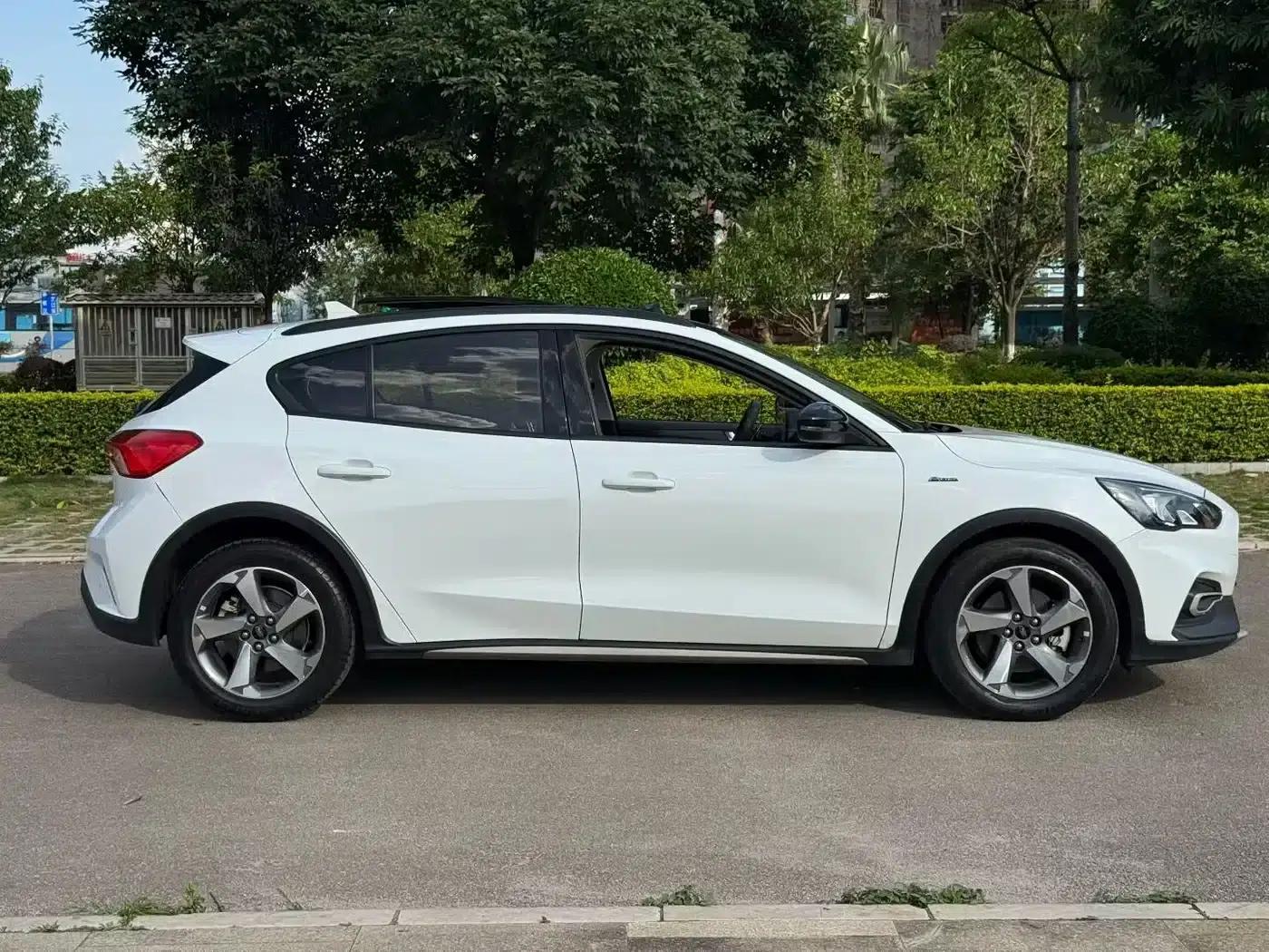 Ford Focus Active 2020 EcoBoost 180 Automatic Trend Edition — миниатюра 8