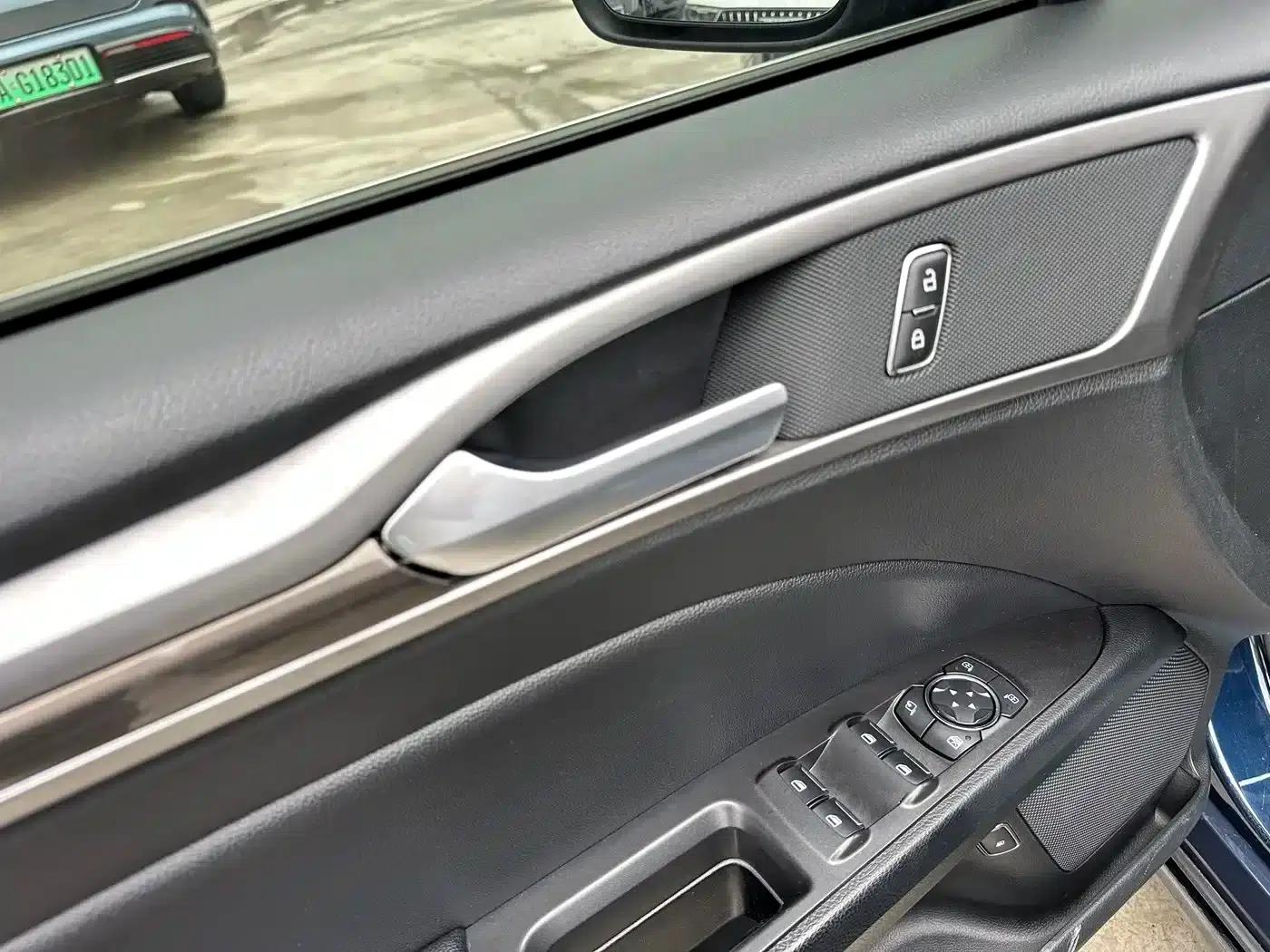 Mondeo PHEV 2018 2.0 PHEV Intelligent Control Fashion Model (National VI Emission Standard) — миниатюра 17