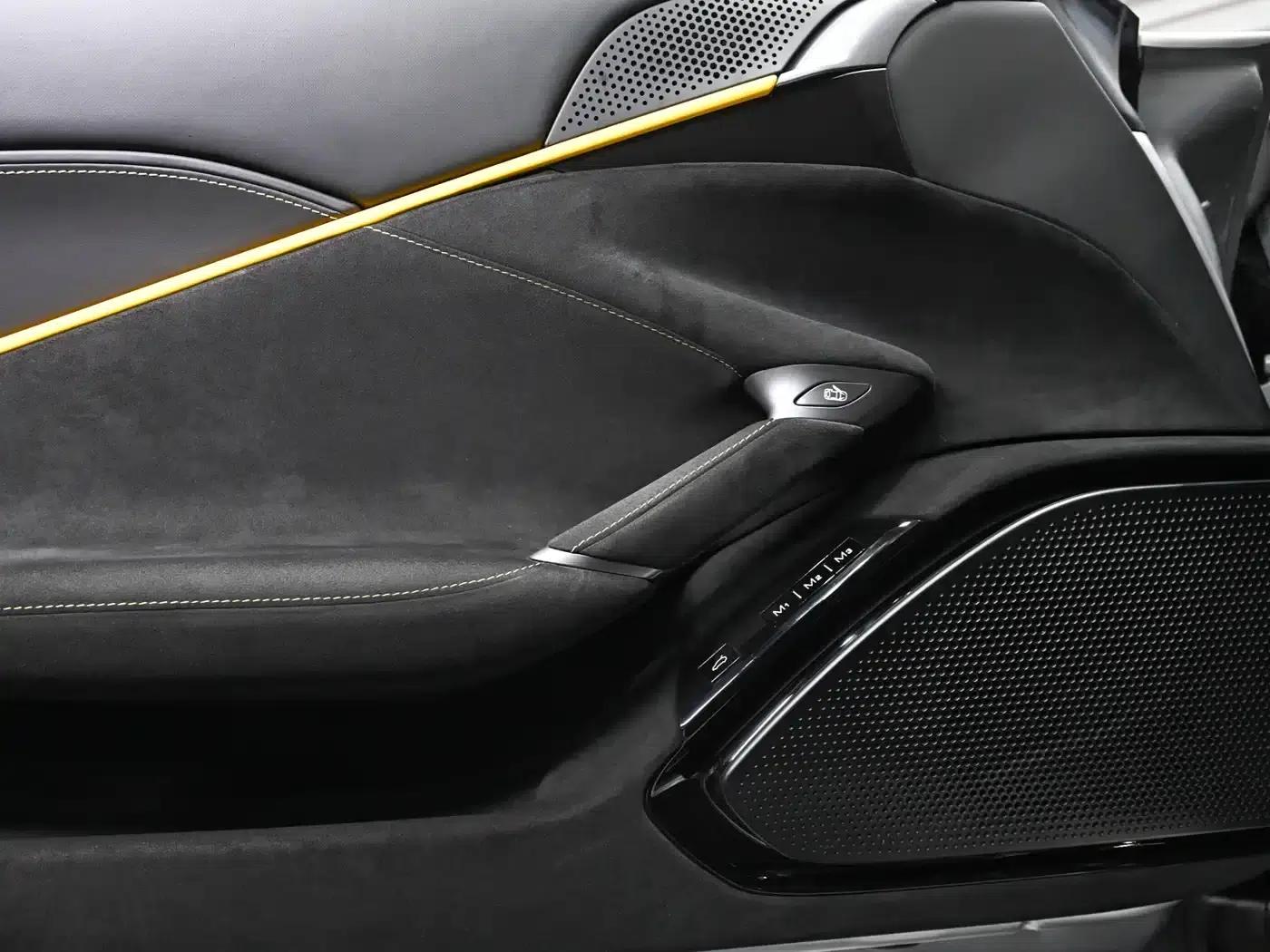 Roma 2020 3.9T V8 — миниатюра 10