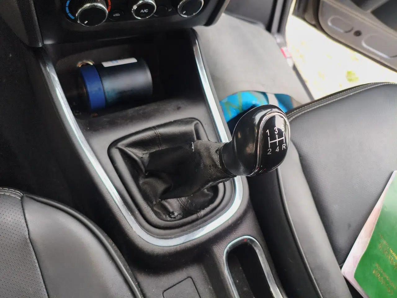 Jinbei Gold Hiace 2023 2.0L Passenger Van Travel Lion 5/6/7 Seater — миниатюра 15