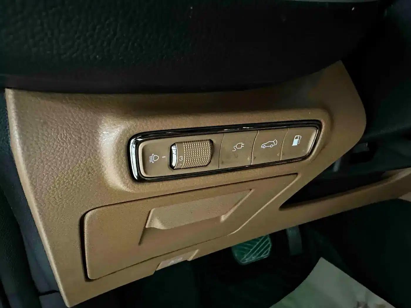 Trumpchi ES9 2024 PHEV 143km Traveler Max — миниатюра 7