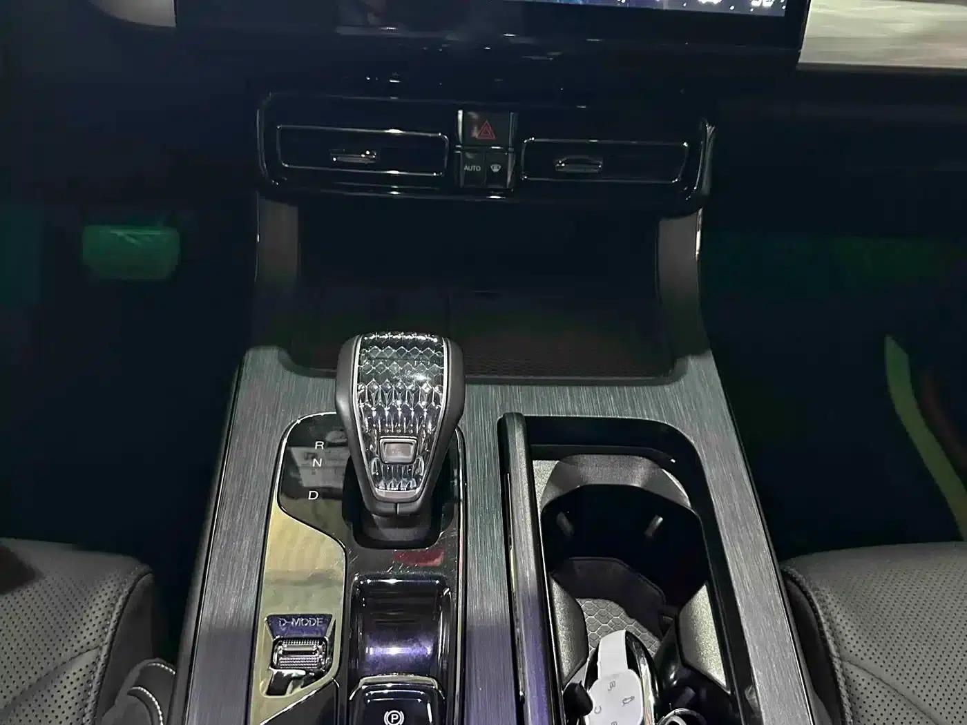Trumpchi ES9 2024 PHEV 143km Max — миниатюра 12