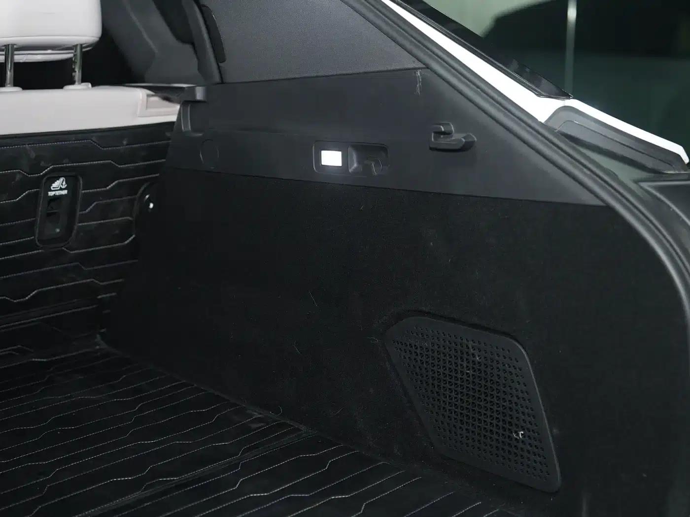 HiPhi Y 2023 560km Pioneer Edition — миниатюра 27