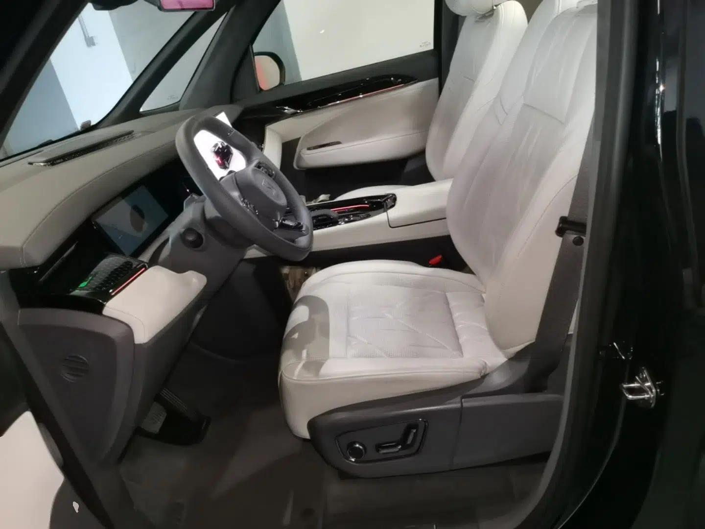 Zeekr 009 2024 7-Seater Walk-Through Version Four-Wheel Drive 108 kWh — миниатюра 18