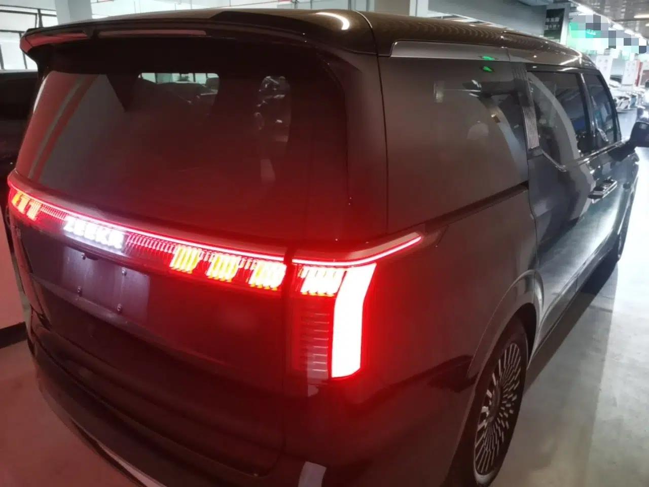 Zeekr 009 2024 7-Seater Walk-Through Version Four-Wheel Drive 108 kWh — миниатюра 6