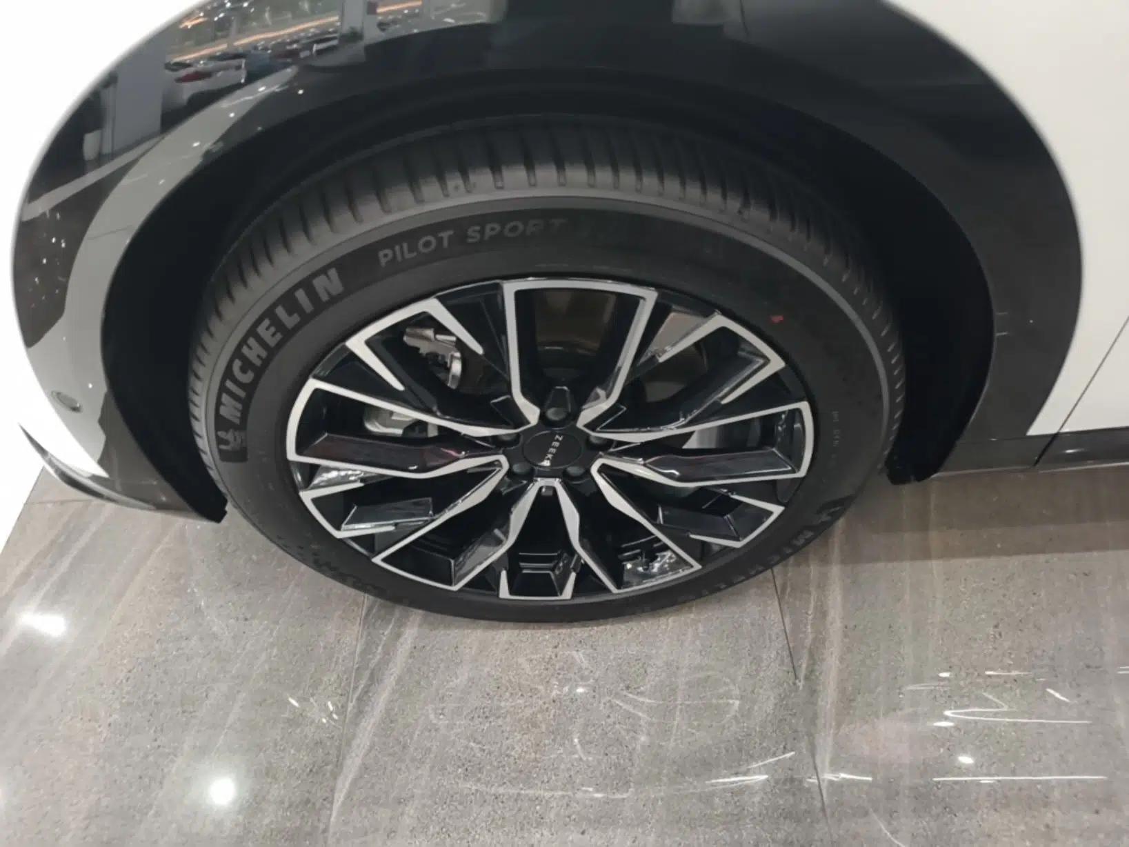 Zeekr 7X 2025 75 kWh Rear-Wheel Drive Intelligent Driving Version — миниатюра 9