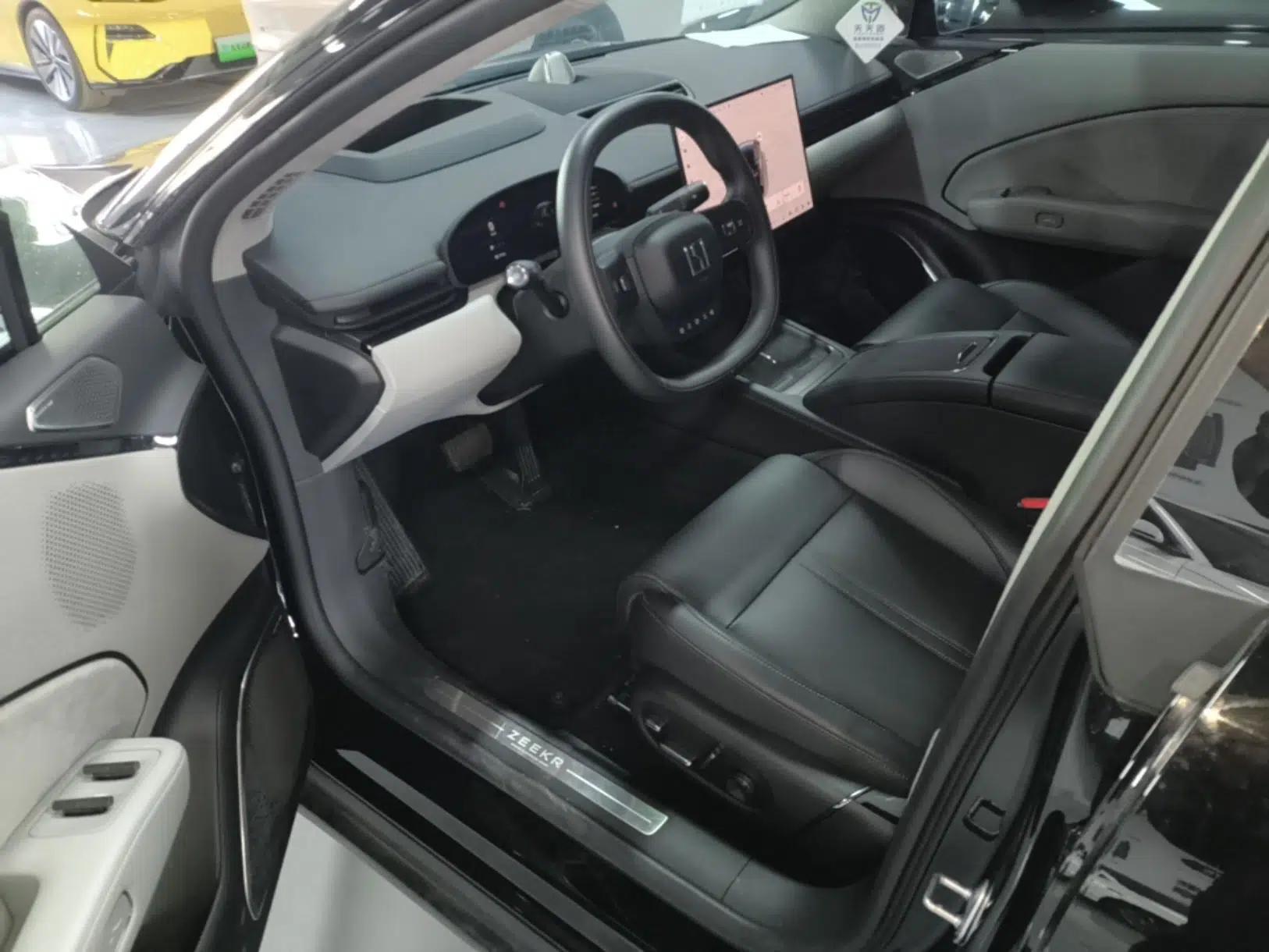 Zeekr 007 2024 Rear-Drive Enhanced Version 75 kWh — миниатюра 19