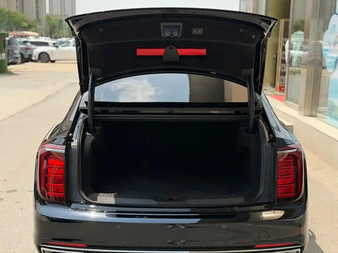 Hongqi H9 2025 2.0T 2WD Flagship Luxury Business Edition 5-seater — миниатюра 14