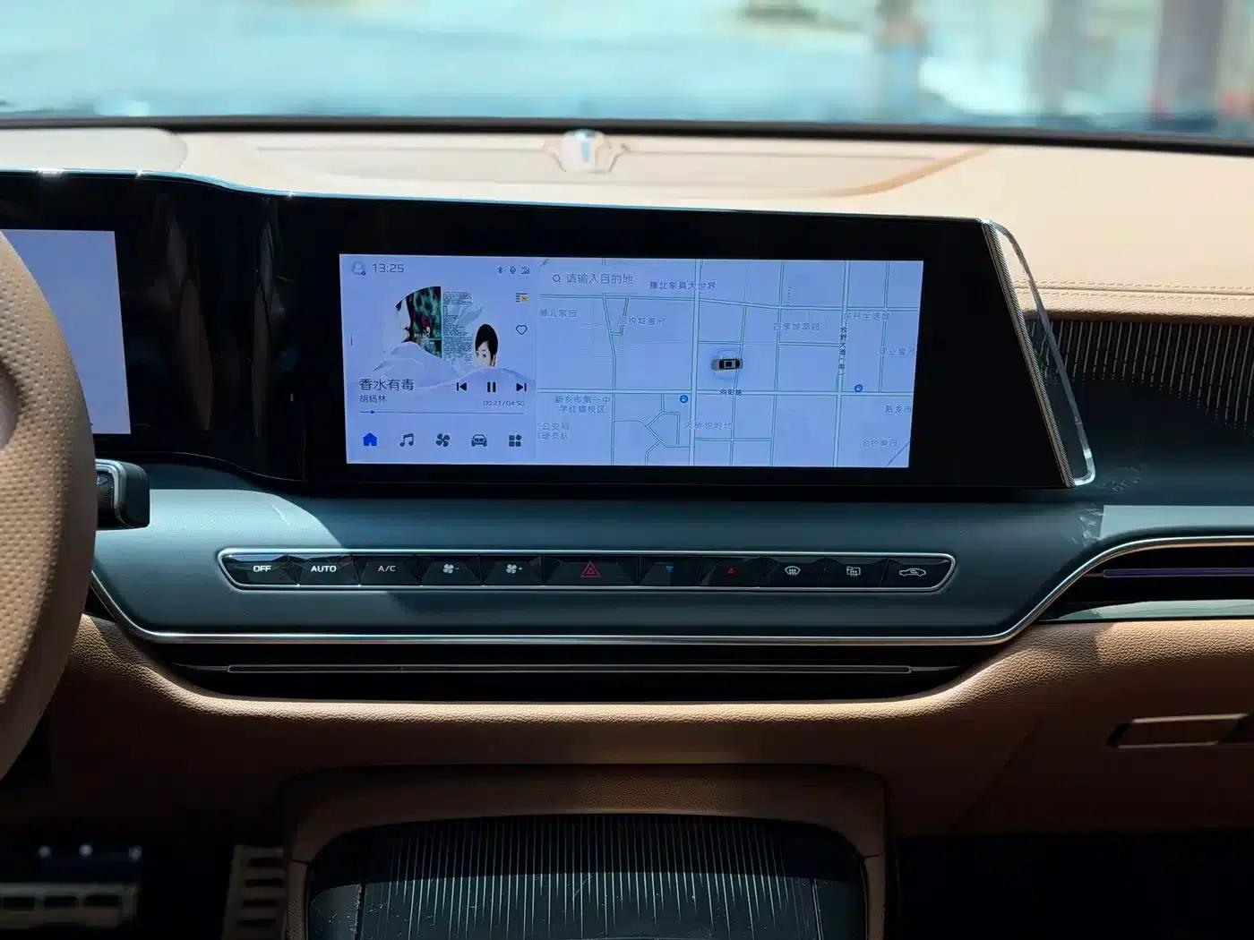 Hongqi H9 2025 2.0T 2WD Flagship Luxury Business Edition 5-seater — миниатюра 17