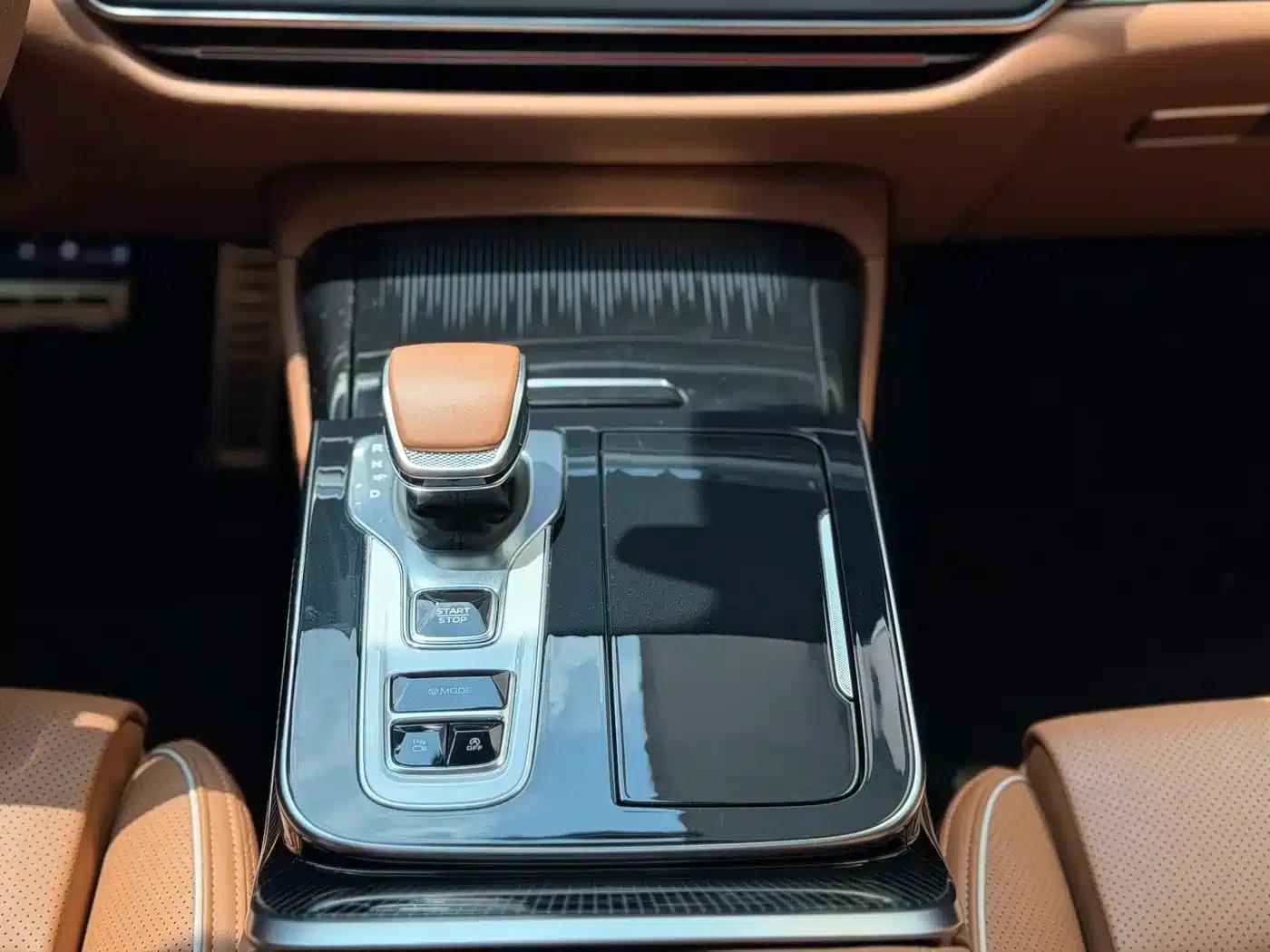 Hongqi H9 2025 2.0T 2WD Flagship Luxury Business Edition 5-seater — миниатюра 18