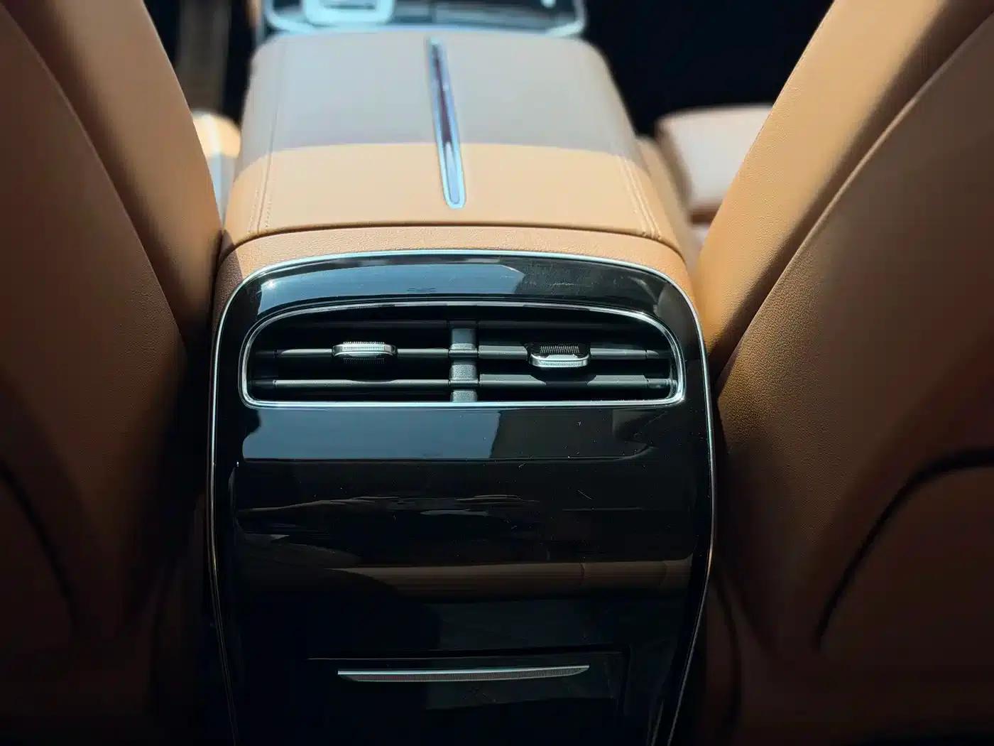 Hongqi H9 2025 2.0T 2WD Flagship Luxury Business Edition 5-seater — миниатюра 24