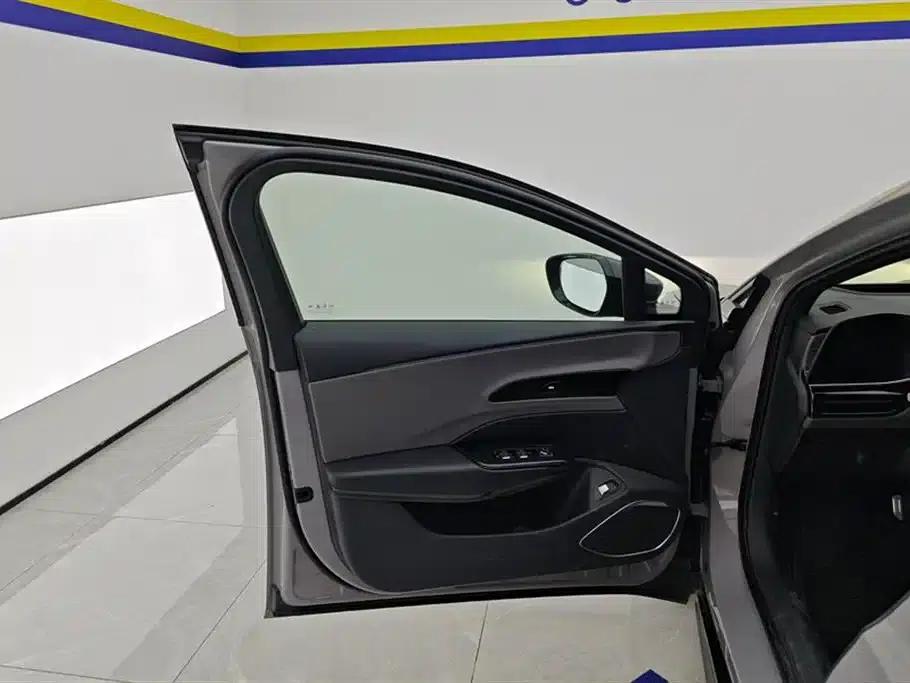 Hongqi EH7 2025 640 AWD Smart Selection Edition — миниатюра 7