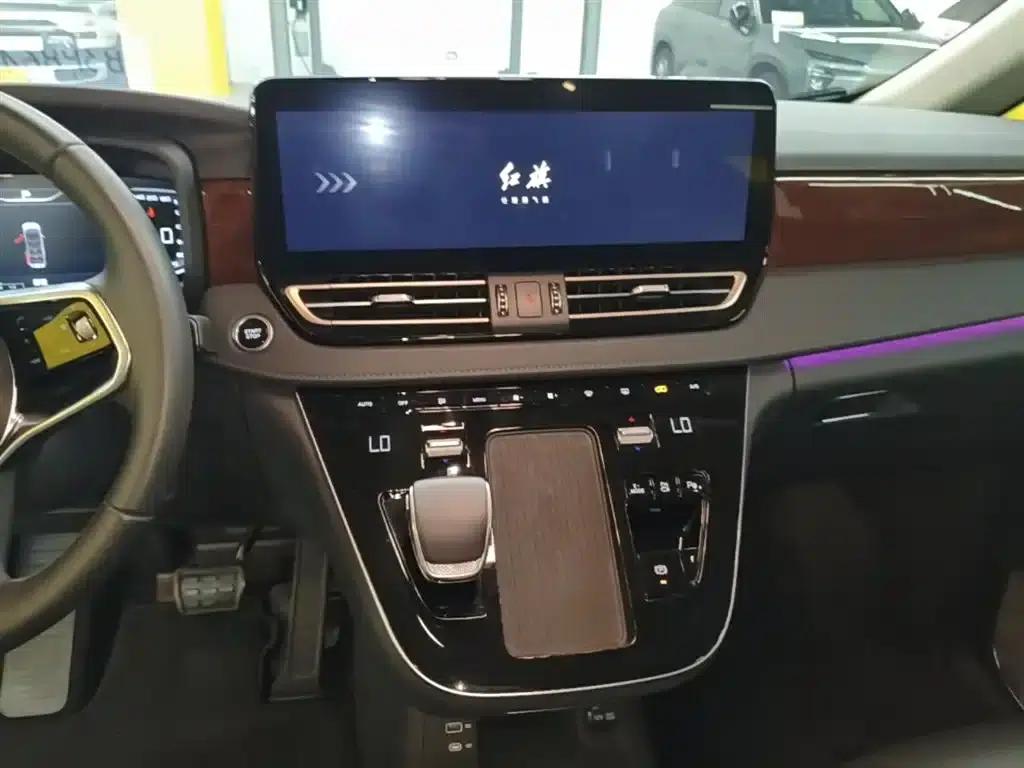 Hongqi HQ9 PHEV 2024 2.0T AWD Luxury Edition — миниатюра 13