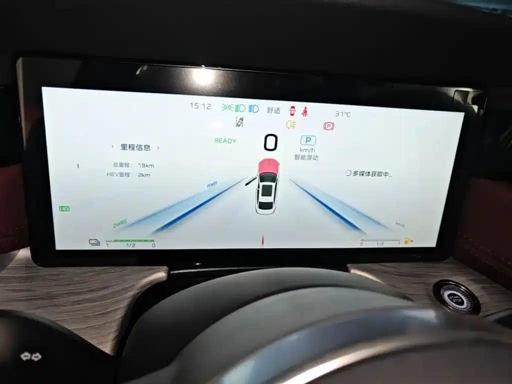 Hongqi H5 PHEV 2025 Model 170 Super Hybrid — миниатюра 12