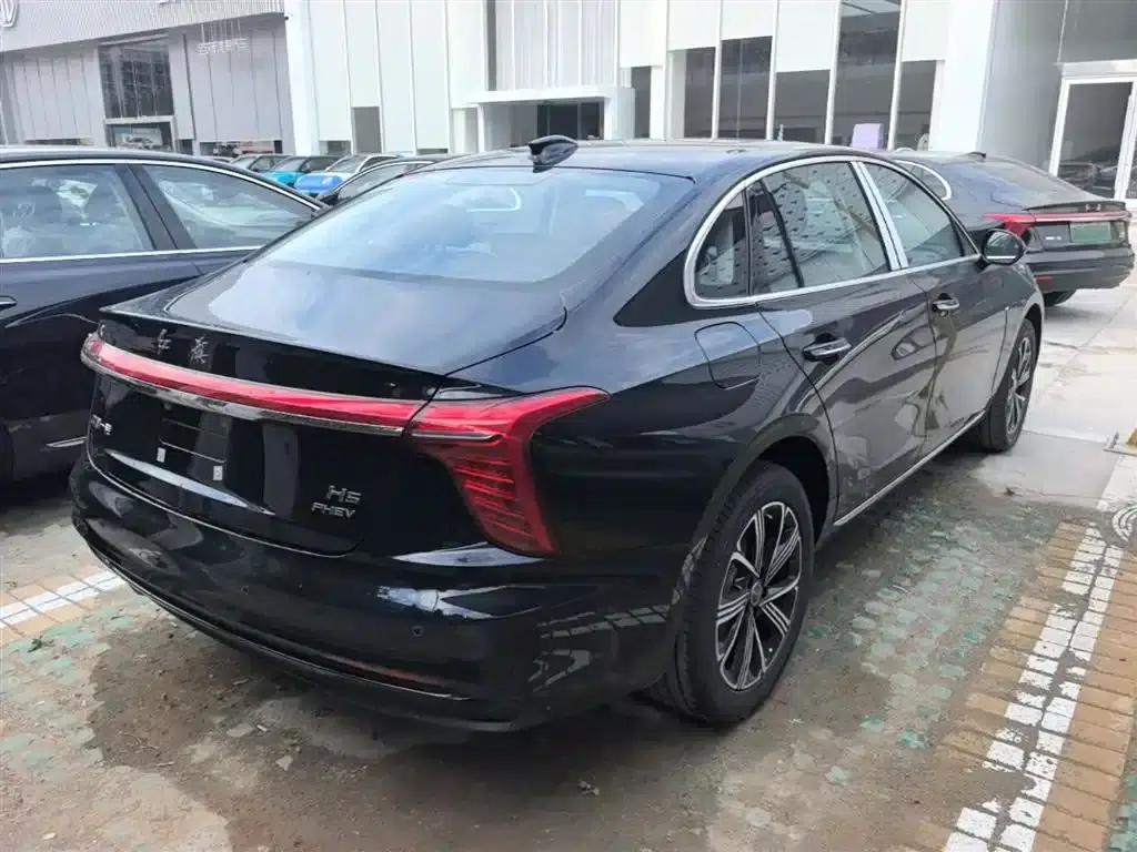 Hongqi H5 PHEV 2025 130 Super Hybrid Edition — миниатюра 7