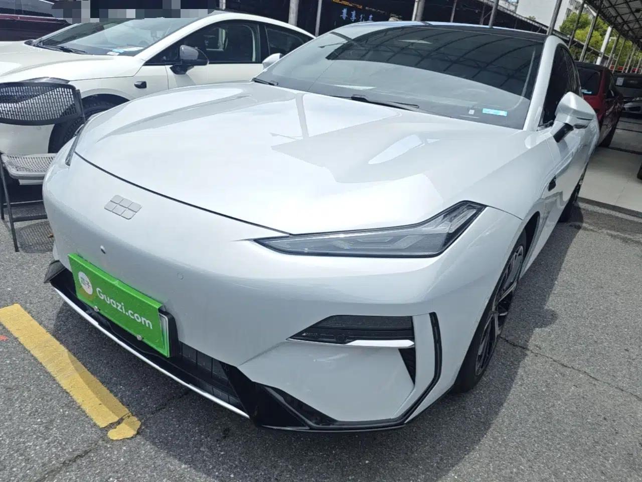 Geely Galaxy E8 2025 700 km Long-Range Intelligent Driving Version — миниатюра 1