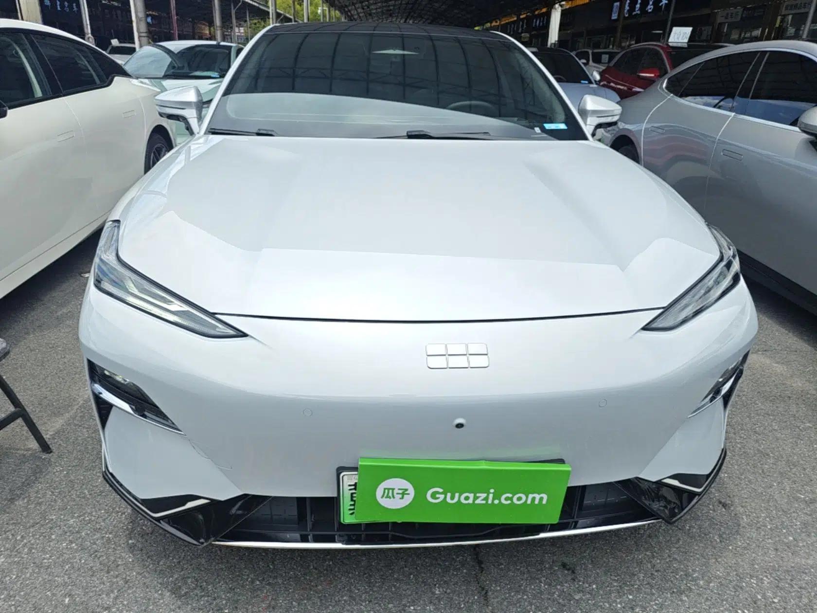 Geely Galaxy E8 2025 700 km Long-Range Intelligent Driving Version — миниатюра 2