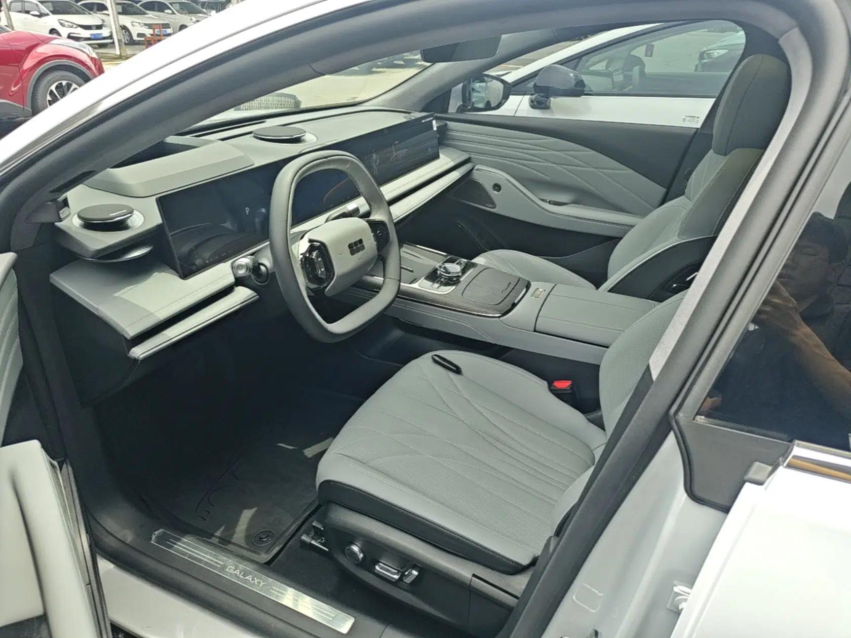 Geely Galaxy E8 2025 700 km Long-Range Intelligent Driving Version — миниатюра 18