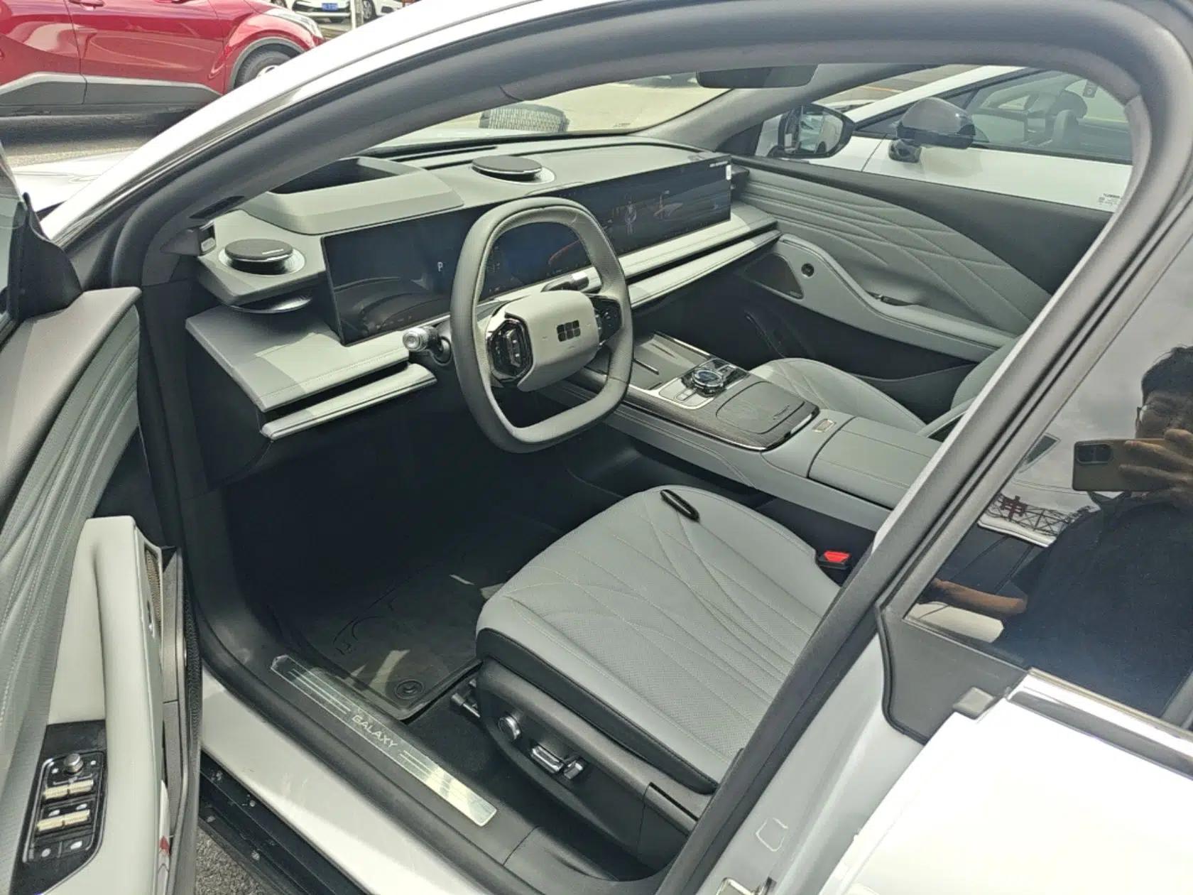 Geely Galaxy E8 2025 700 km Long-Range Intelligent Driving Version — миниатюра 19