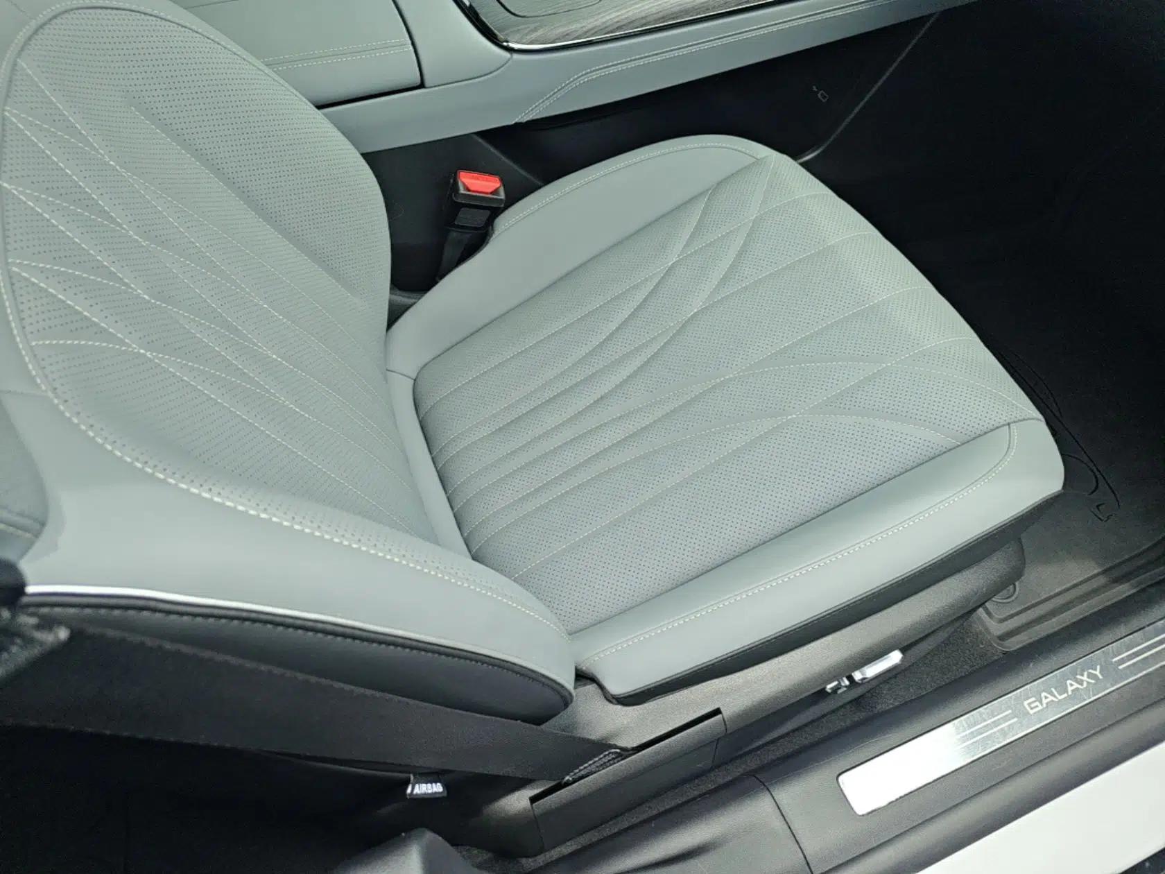 Geely Galaxy E8 2025 700 km Long-Range Intelligent Driving Version — миниатюра 23