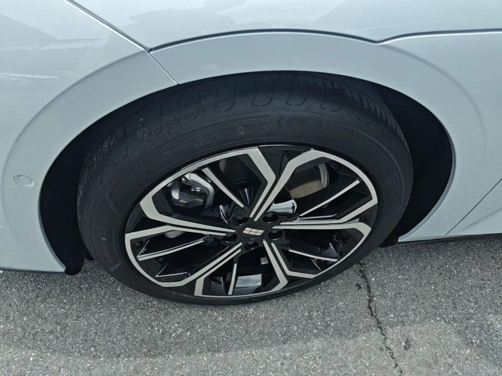 Geely Galaxy E8 2025 700 km Long-Range Intelligent Driving Version — миниатюра 8