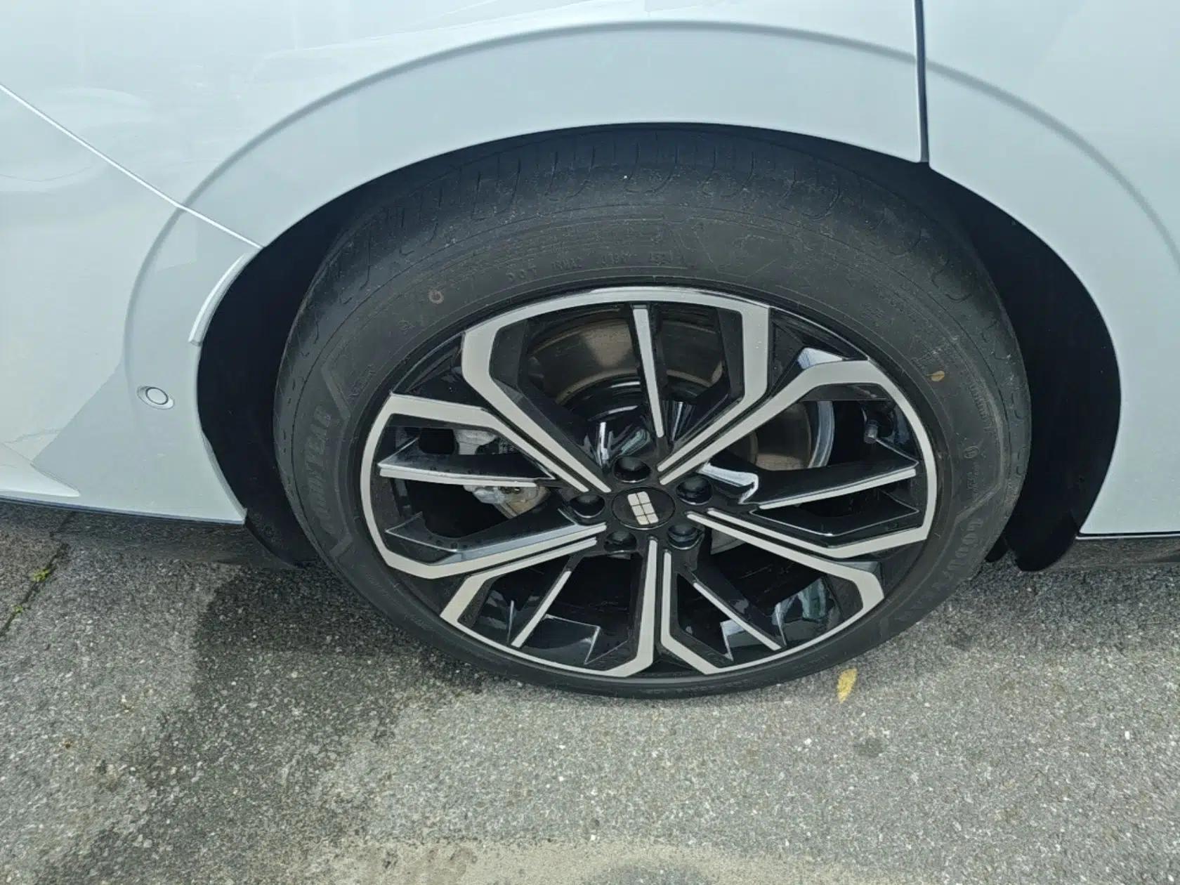 Geely Galaxy E8 2025 700 km Long-Range Intelligent Driving Version — миниатюра 10