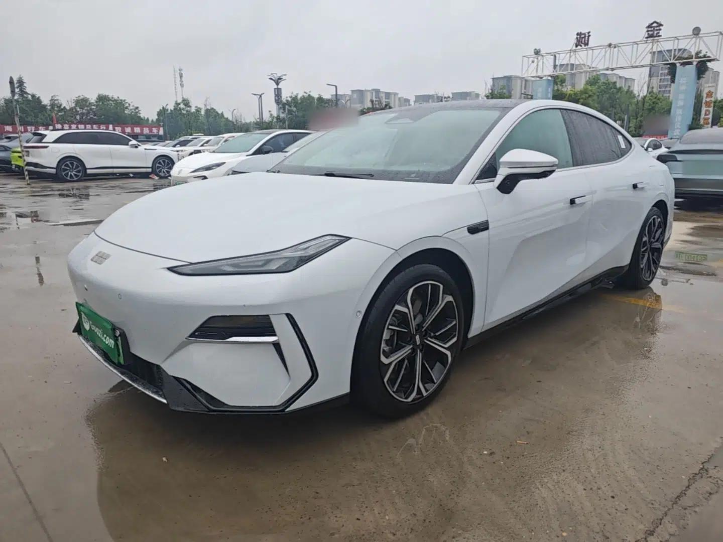Geely Galaxy E8 2025 700 km Long-Range Intelligent Driving Version — миниатюра 1