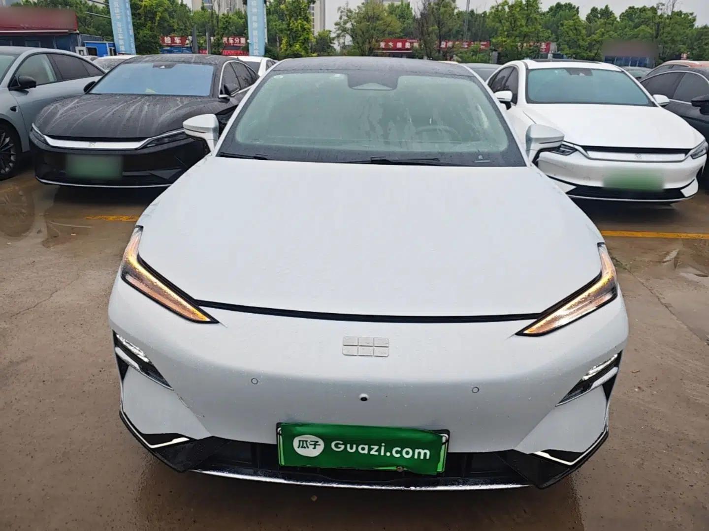 Geely Galaxy E8 2025 700 km Long-Range Intelligent Driving Version — миниатюра 2