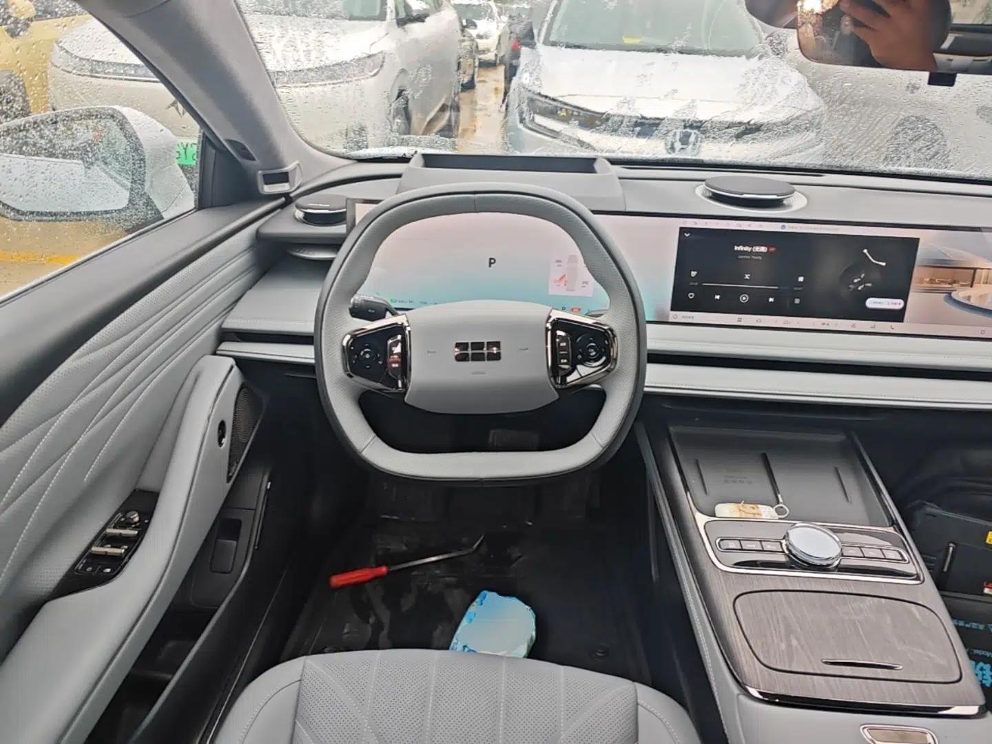 Geely Galaxy E8 2025 700 km Long-Range Intelligent Driving Version — миниатюра 14