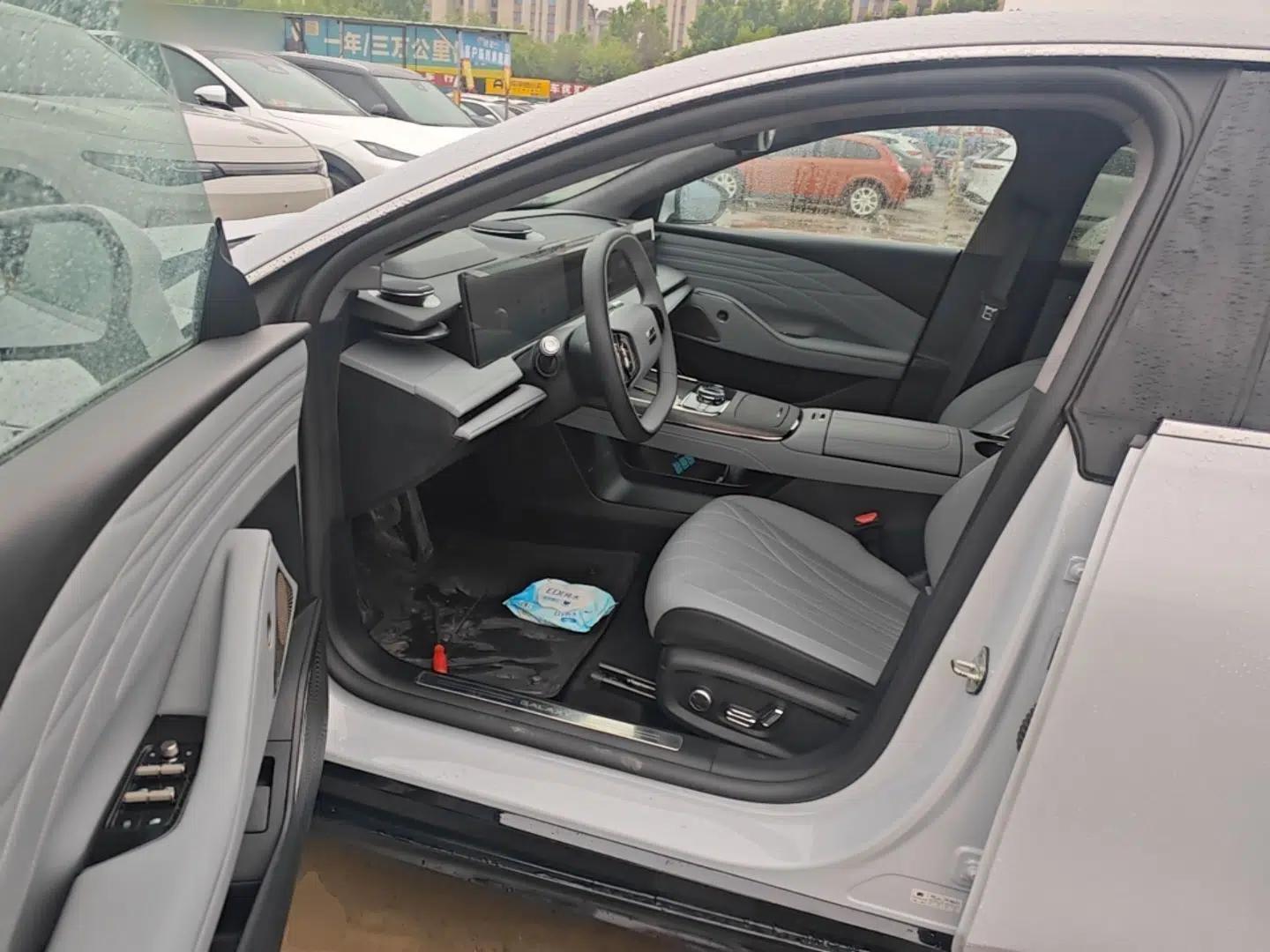 Geely Galaxy E8 2025 700 km Long-Range Intelligent Driving Version — миниатюра 19