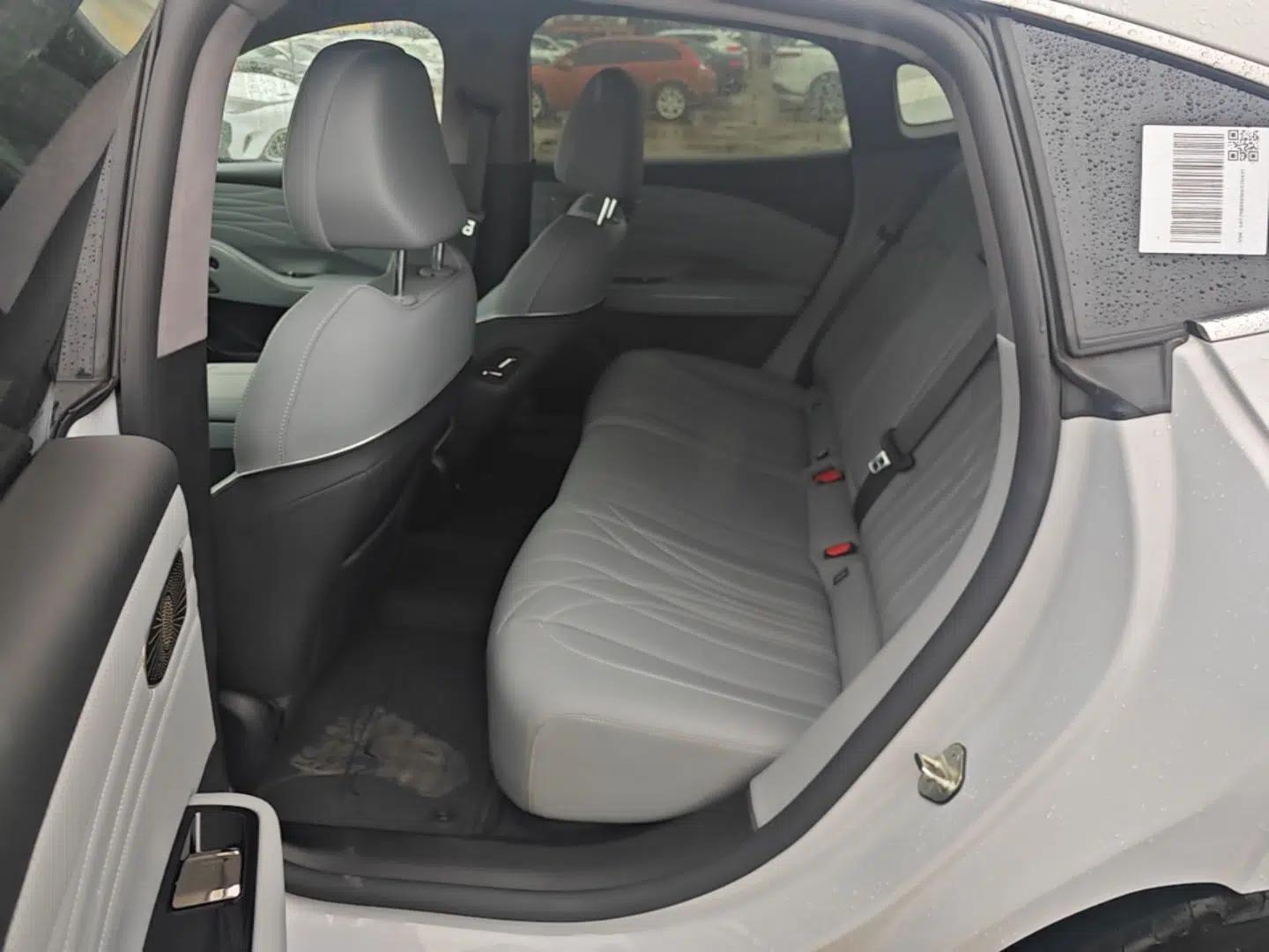 Geely Galaxy E8 2025 700 km Long-Range Intelligent Driving Version — миниатюра 20