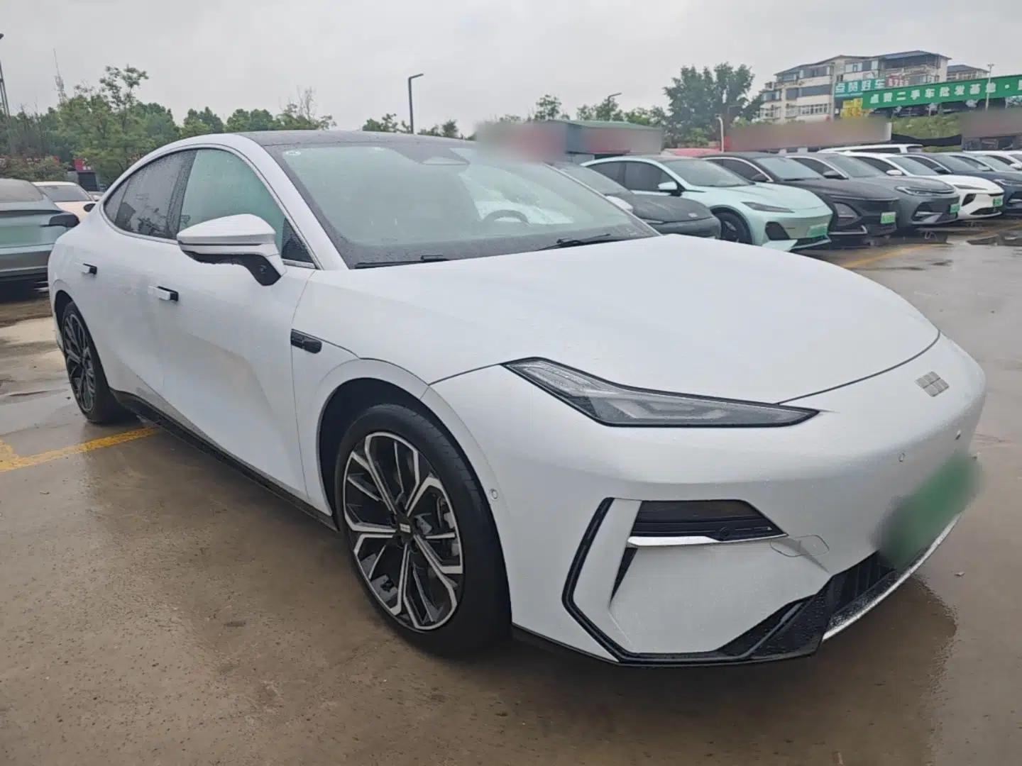 Geely Galaxy E8 2025 700 km Long-Range Intelligent Driving Version — миниатюра 3