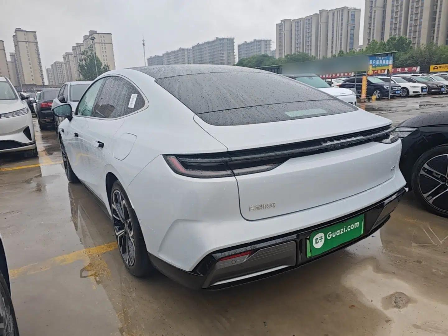 Geely Galaxy E8 2025 700 km Long-Range Intelligent Driving Version — миниатюра 4