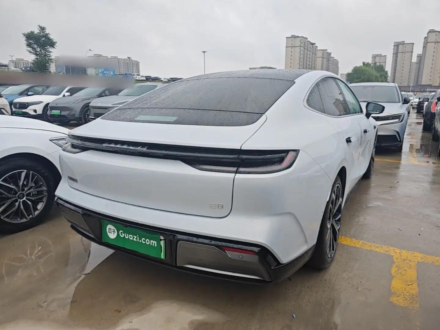 Geely Galaxy E8 2025 700 km Long-Range Intelligent Driving Version — миниатюра 6