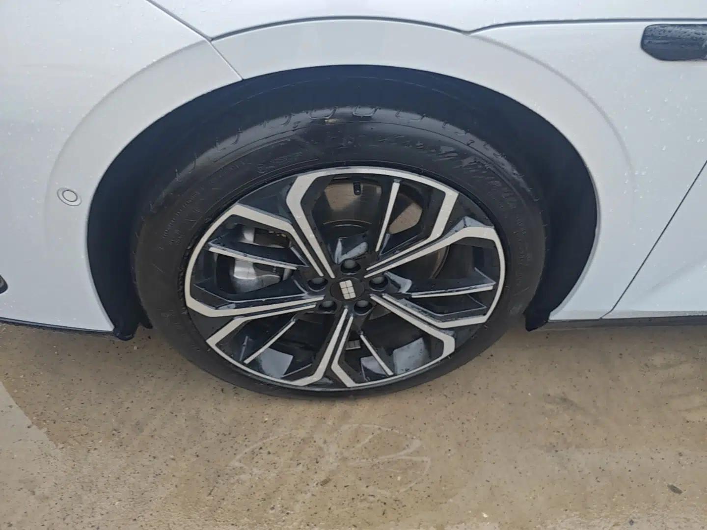 Geely Galaxy E8 2025 700 km Long-Range Intelligent Driving Version — миниатюра 8