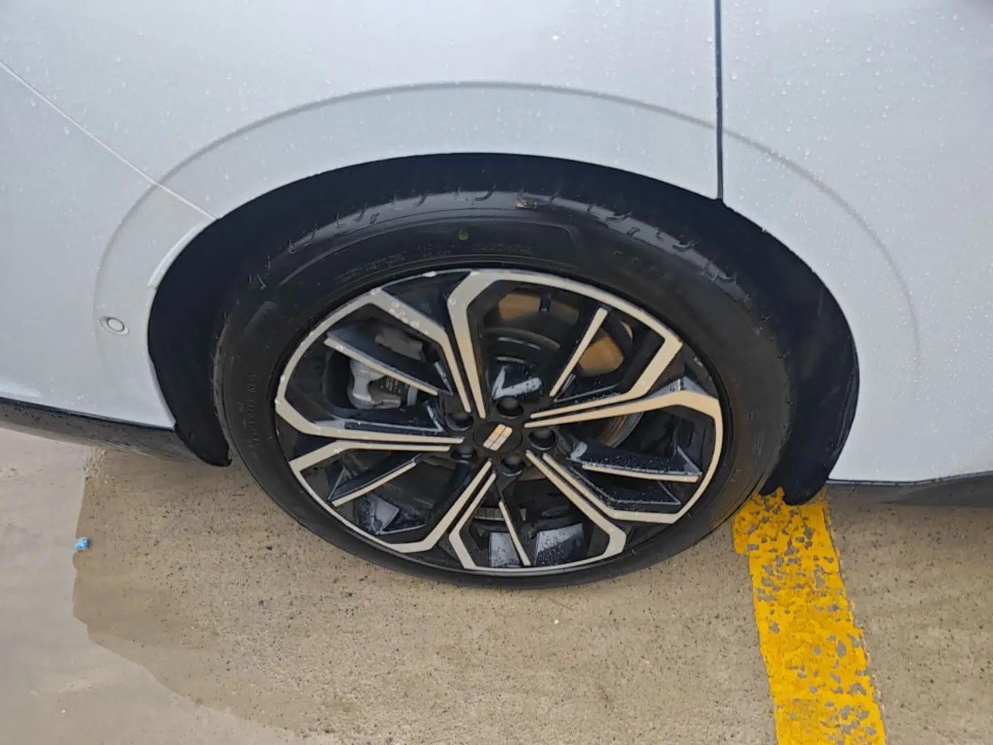 Geely Galaxy E8 2025 700 km Long-Range Intelligent Driving Version — миниатюра 10