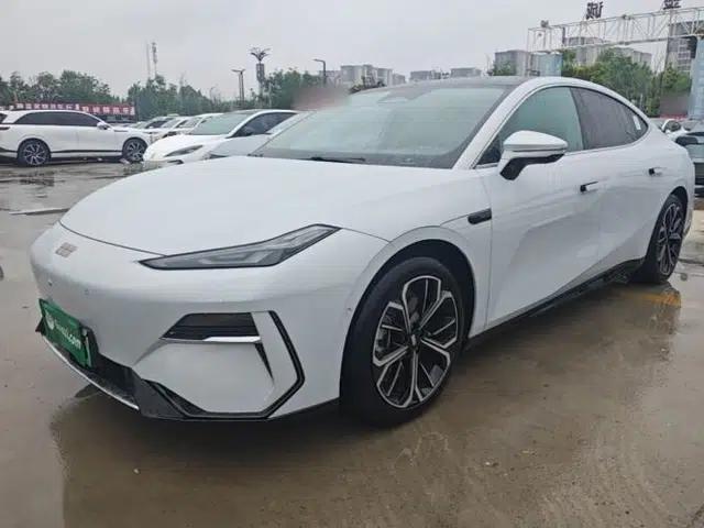 Geely Galaxy E8 2025 700 km Long-Range Intelligent Driving Version
