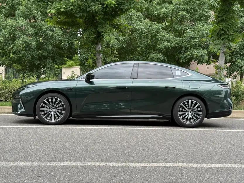 Geely Galaxy 8 2025 130km EM-P Starship Edition — миниатюра 11