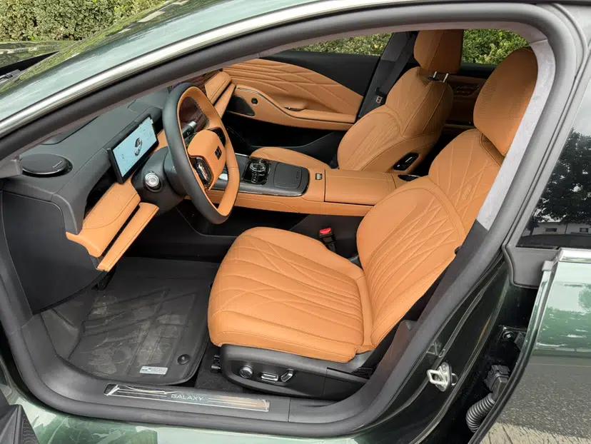 Geely Galaxy 8 2025 130km EM-P Starship Edition — миниатюра 17