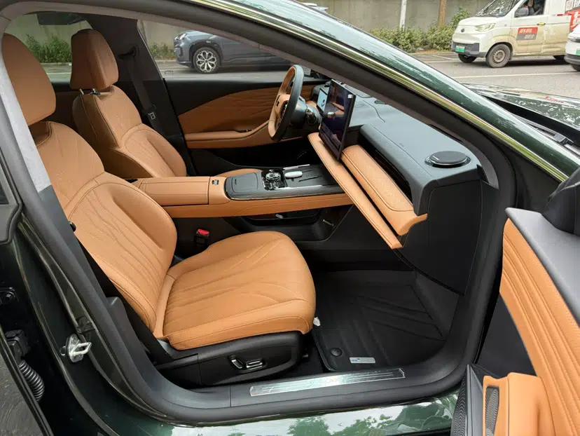 Geely Galaxy 8 2025 130km EM-P Starship Edition — миниатюра 29