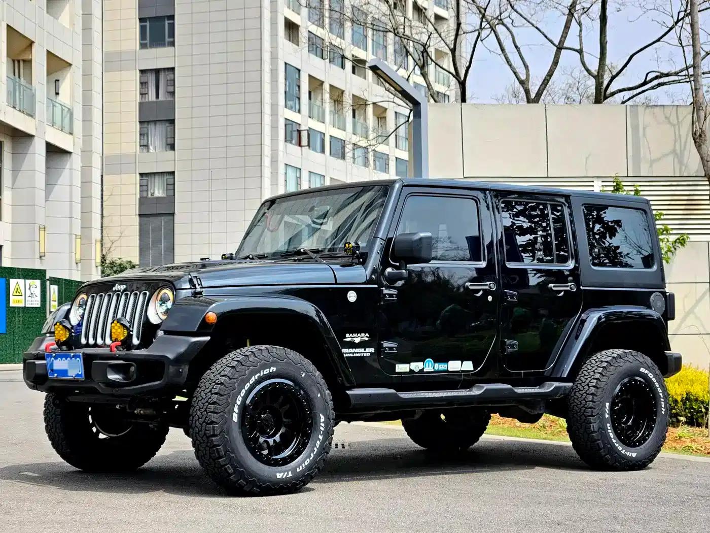 2015 Jeep Wrangler 2.8TD Sahara Four-Door Comfort Edition — миниатюра 1