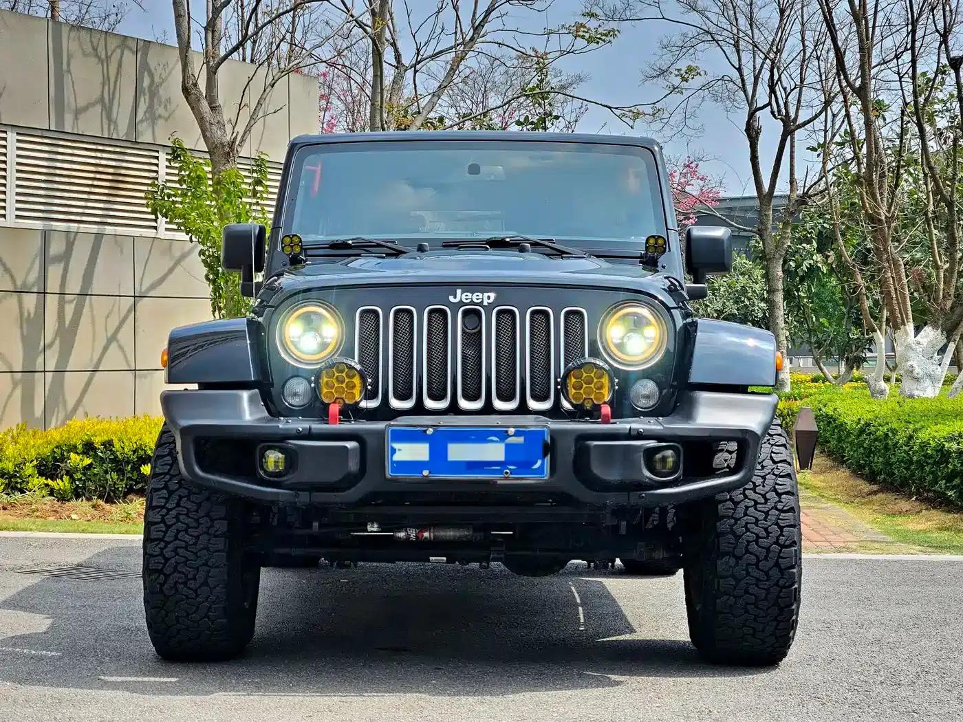2015 Jeep Wrangler 2.8TD Sahara Four-Door Comfort Edition — миниатюра 2
