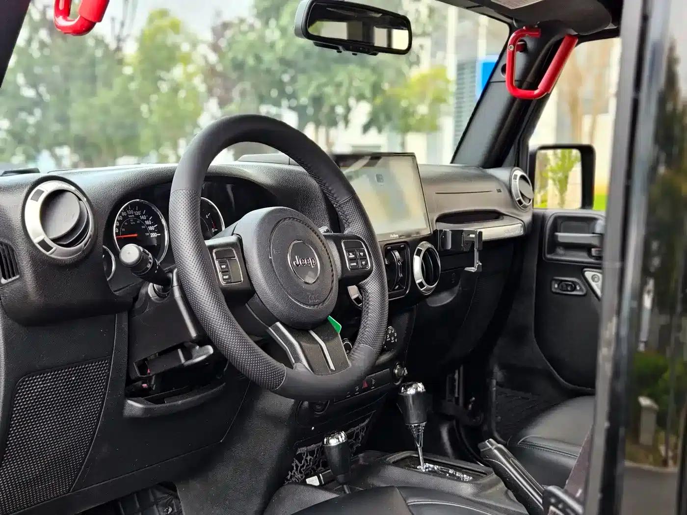 2015 Jeep Wrangler 2.8TD Sahara Four-Door Comfort Edition — миниатюра 15
